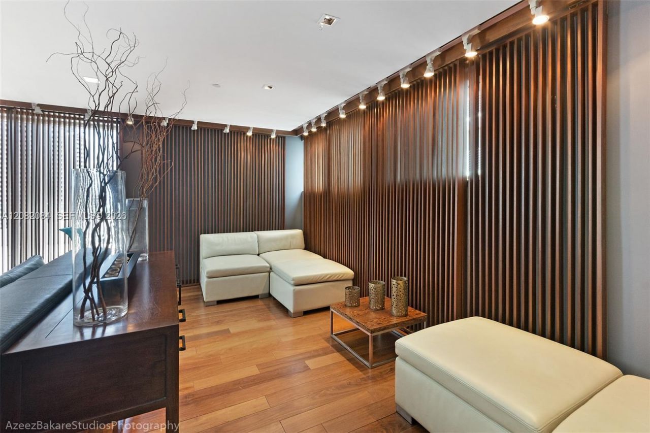 325 S Biscayne Blvd , Unit 415, Miami, FL 33131 Photo