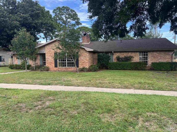 5700 Adelyn Rd, Pensacola, FL 32504