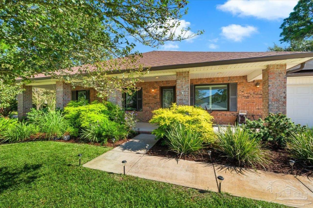 980 Grand Canal St, Gulf Breeze, FL 32563 Main Photo