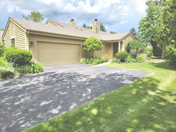 N80W13596 River Park DRIVE, Menomonee Falls, WI 53051