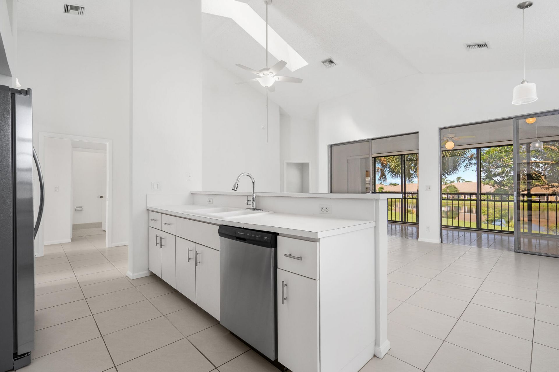 8049 Aberdeen Drive, Unit 202, Boynton Beach, FL 33472 Photo