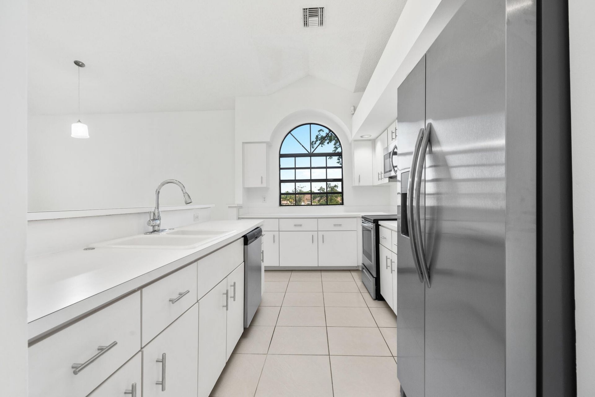 8049 Aberdeen Drive, Unit 202, Boynton Beach, FL 33472 Photo