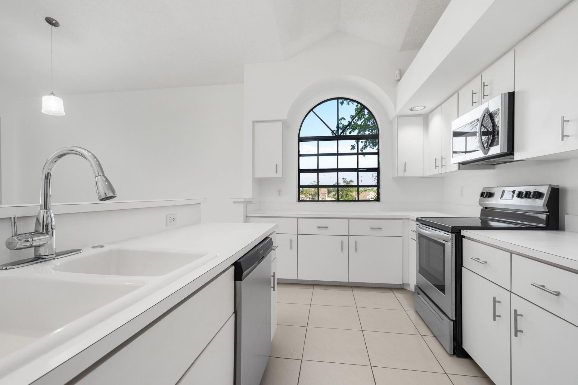 8049 Aberdeen Drive, Unit 202, Boynton Beach, FL 33472 Photo