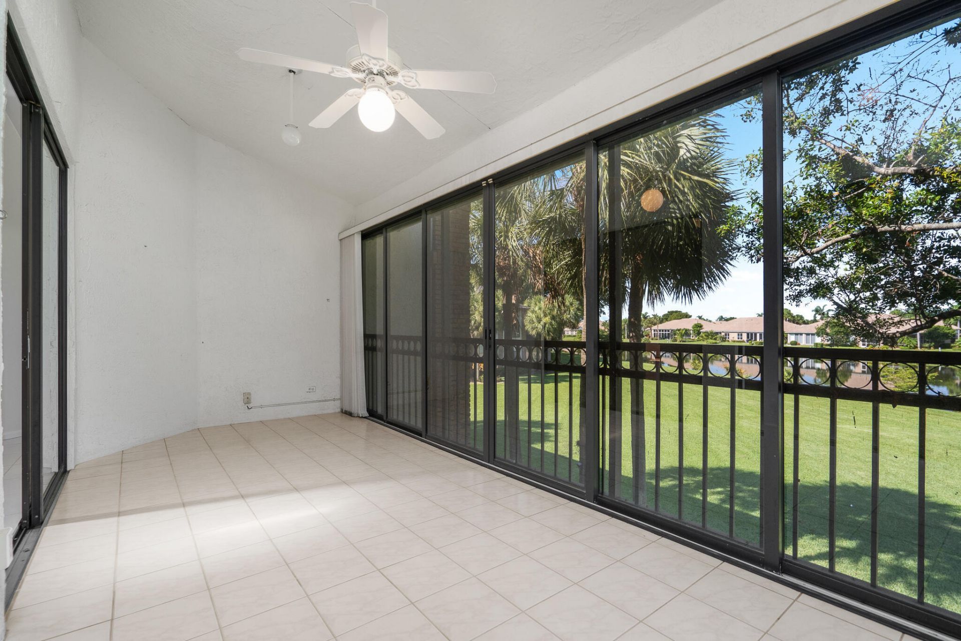 8049 Aberdeen Drive, Unit 202, Boynton Beach, FL 33472 Photo