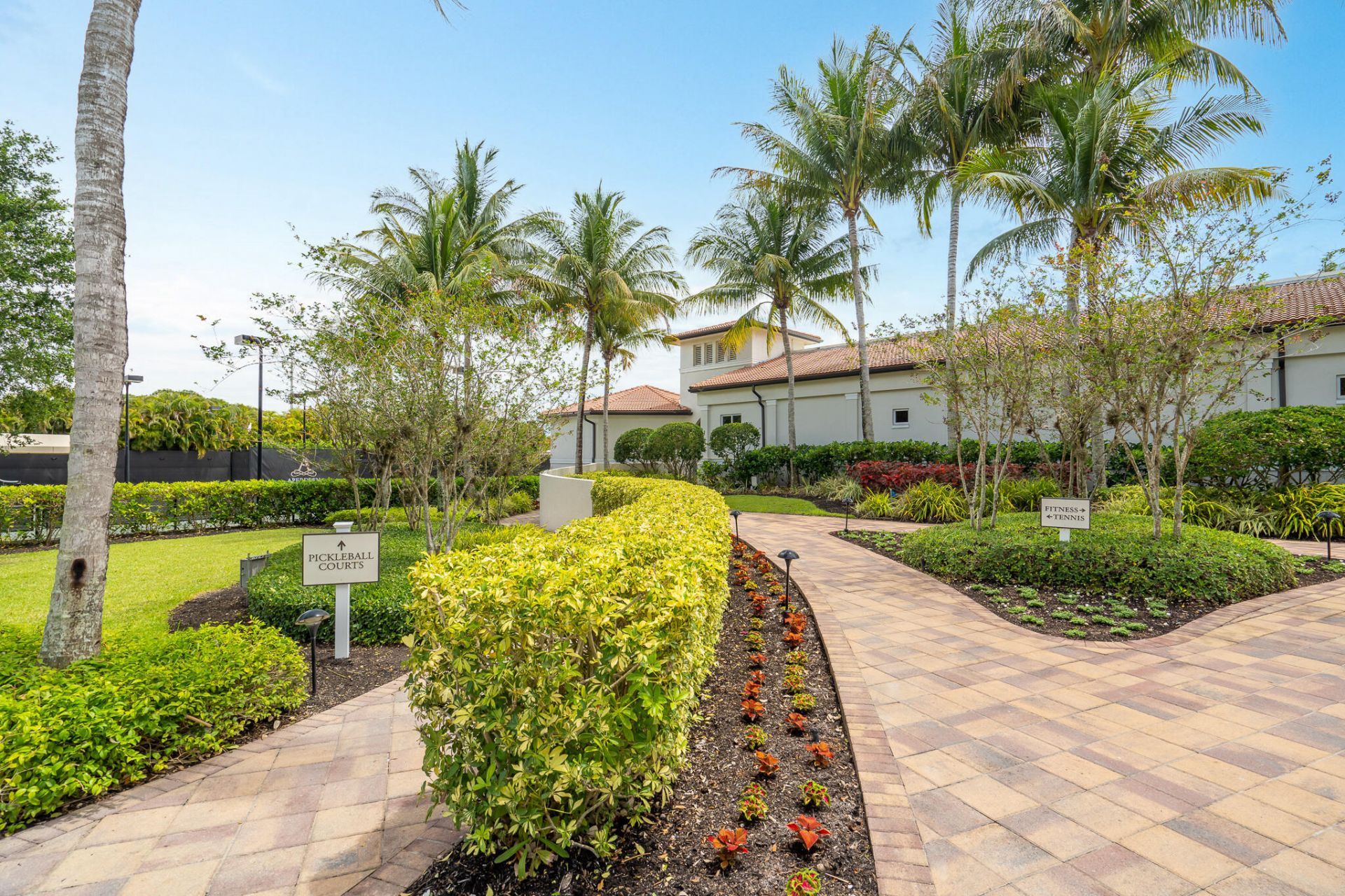 8049 Aberdeen Drive, Unit 202, Boynton Beach, FL 33472 Photo
