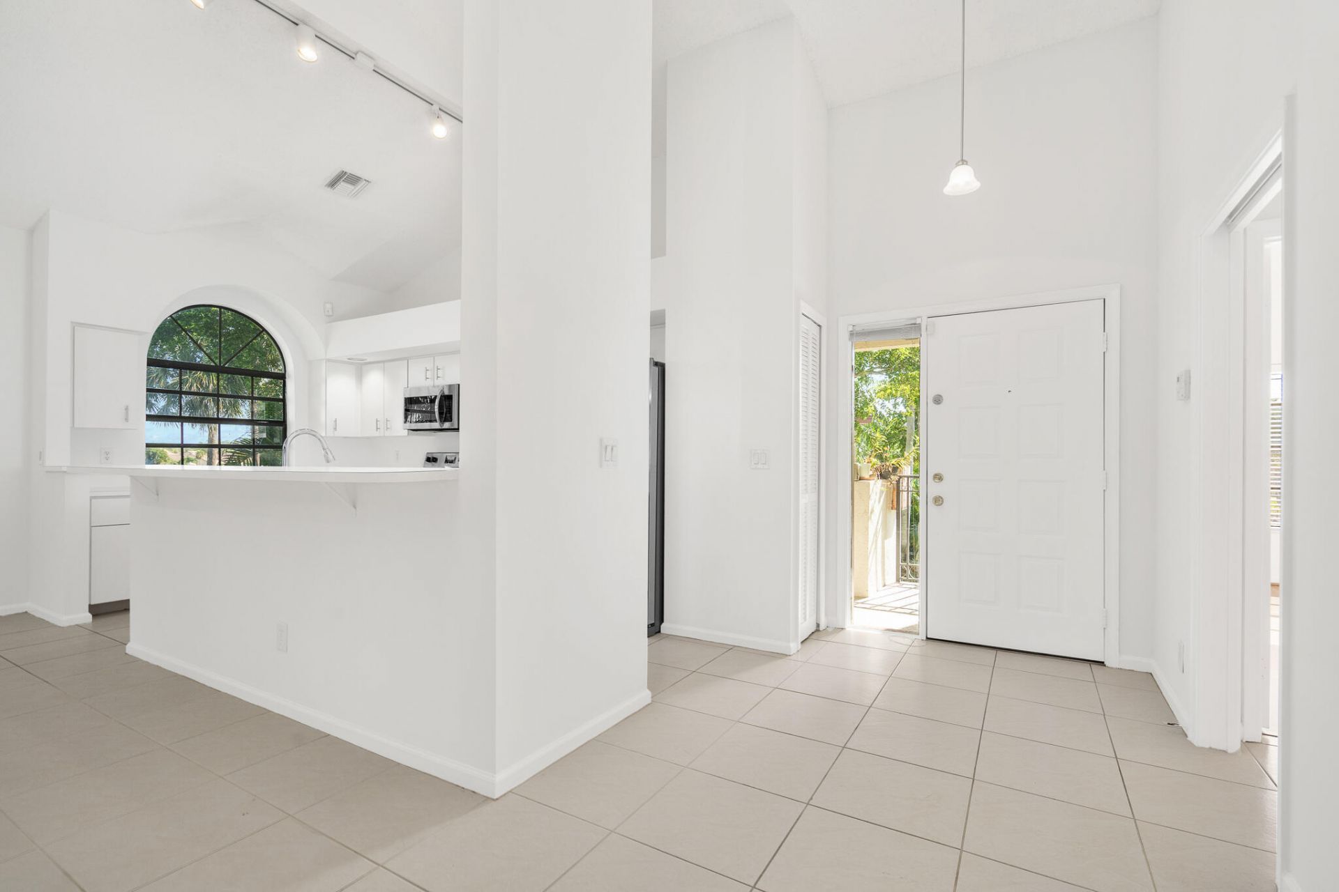 8049 Aberdeen Drive, Unit 202, Boynton Beach, FL 33472 Photo