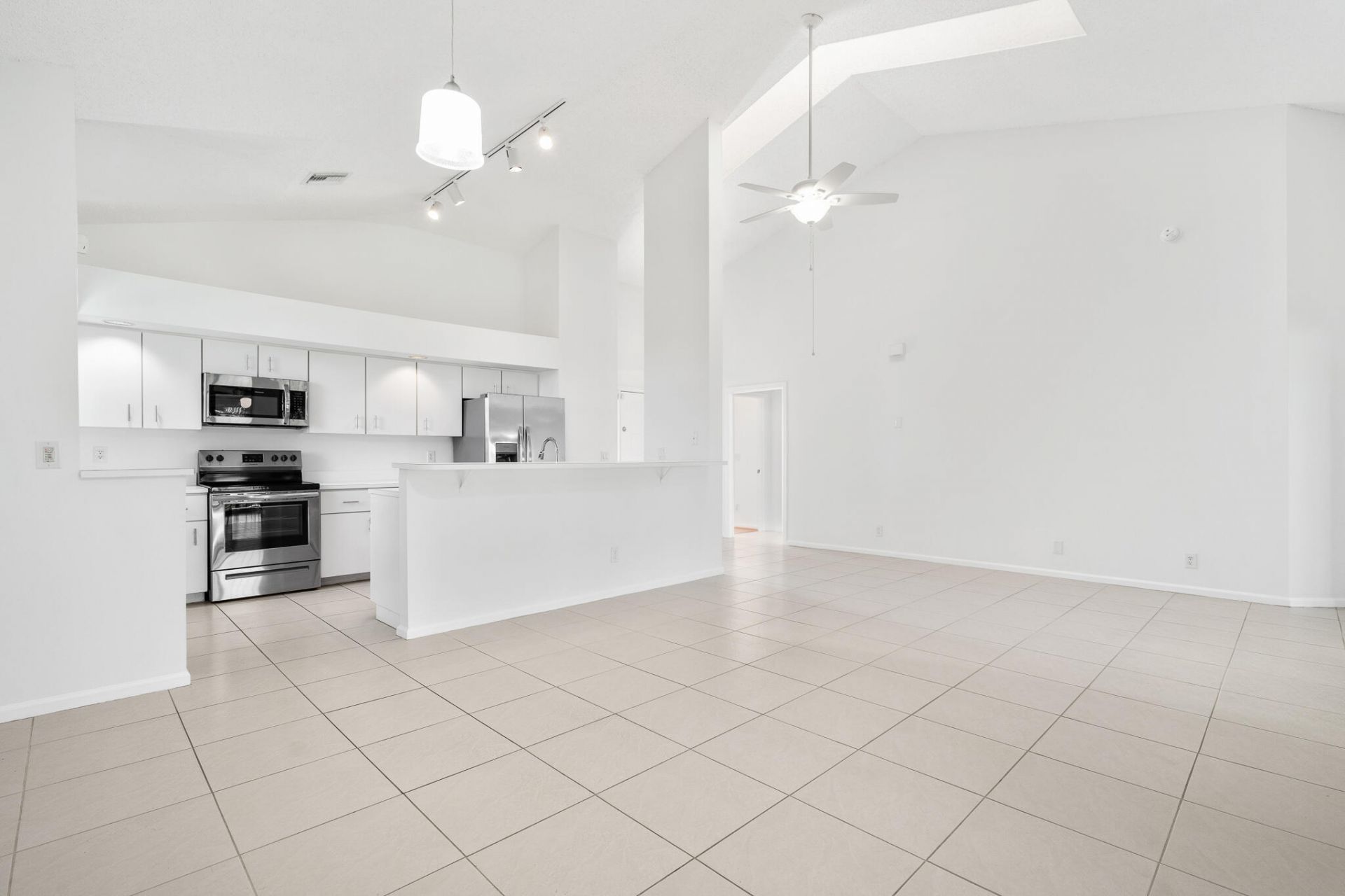8049 Aberdeen Drive, Unit 202, Boynton Beach, FL 33472 Photo