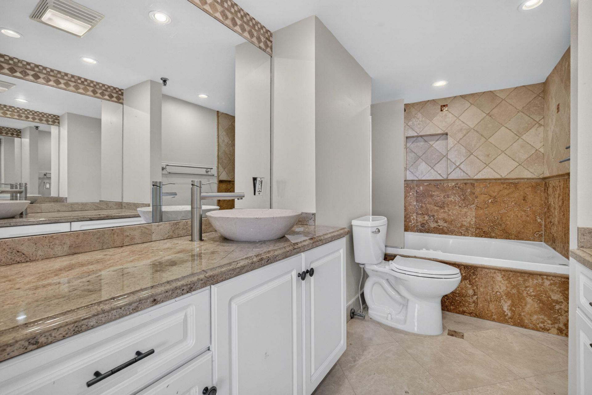 2300 NE 33rd Avenue, Unit 604, Fort Lauderdale, FL 33305 Photo