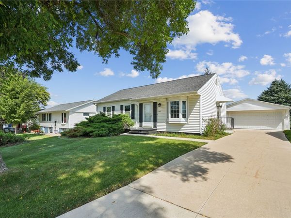 3341 Dunham Drive SW, Cedar Rapids, IA 52404