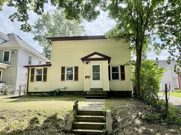 711 E Bloomington Street , Iowa City, IA 52245