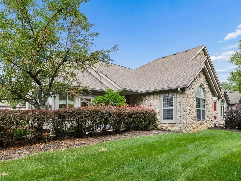 8612 Stonewoods Lane, Powell, OH 43065 Photo 2