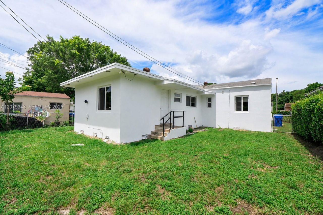 944 NW 47th St , Miami, FL 33127 Photo