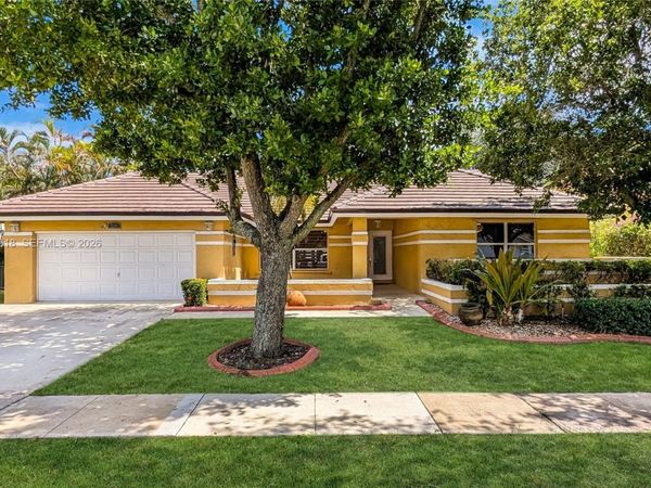 729 NW 161st Ave , Pembroke Pines, FL 33028