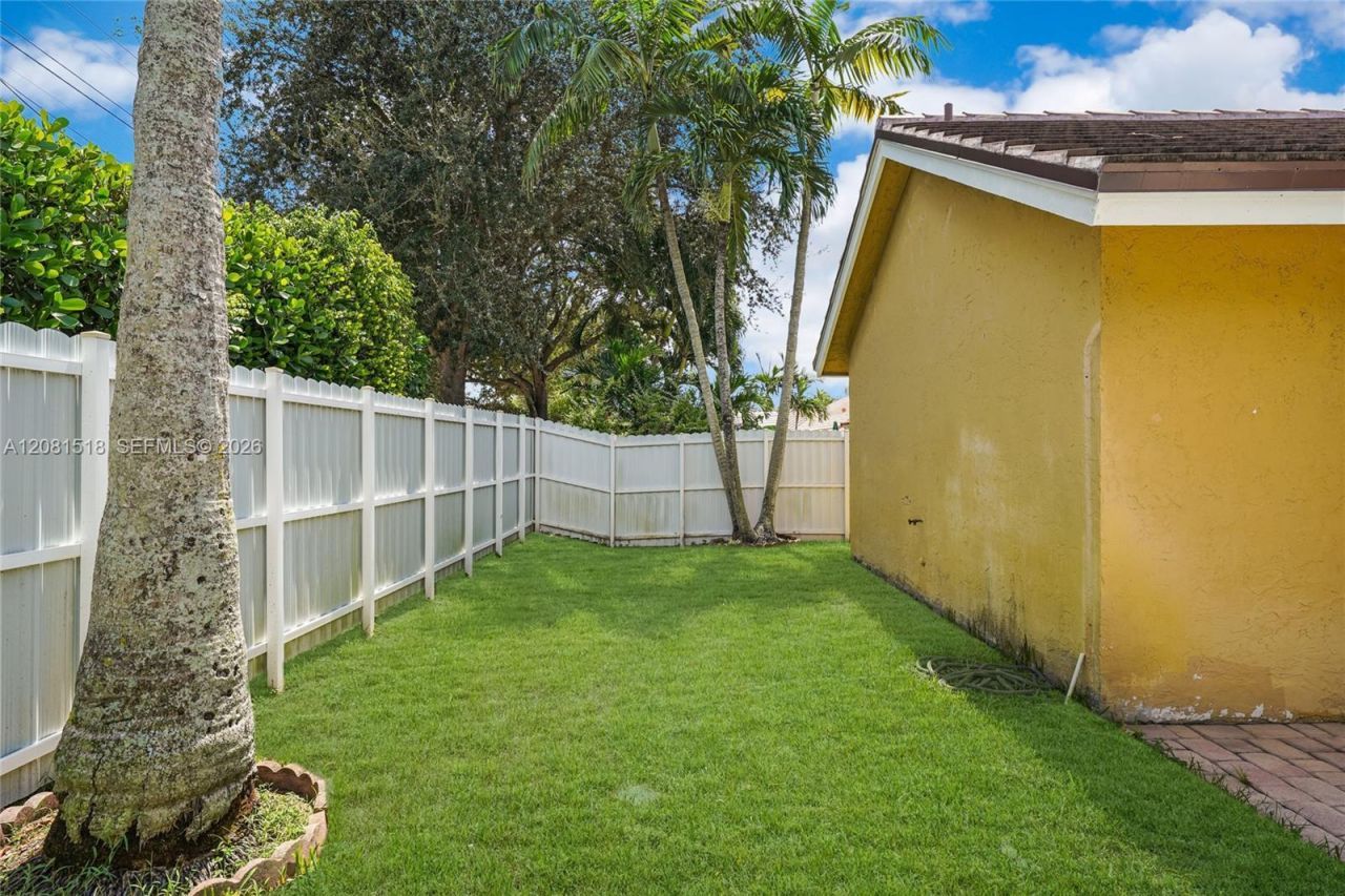 729 NW 161st Ave , Pembroke Pines, FL 33028 Photo