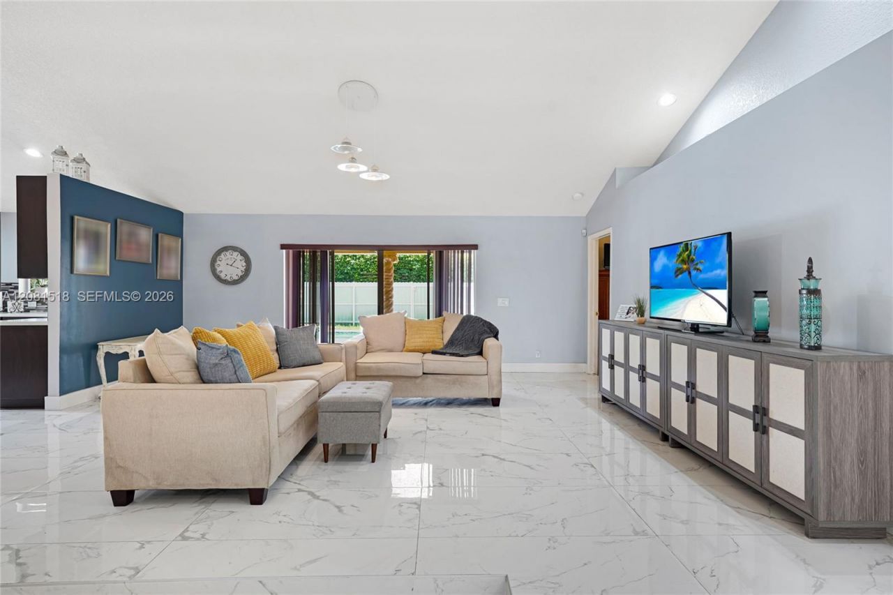 729 NW 161st Ave , Pembroke Pines, FL 33028 Photo