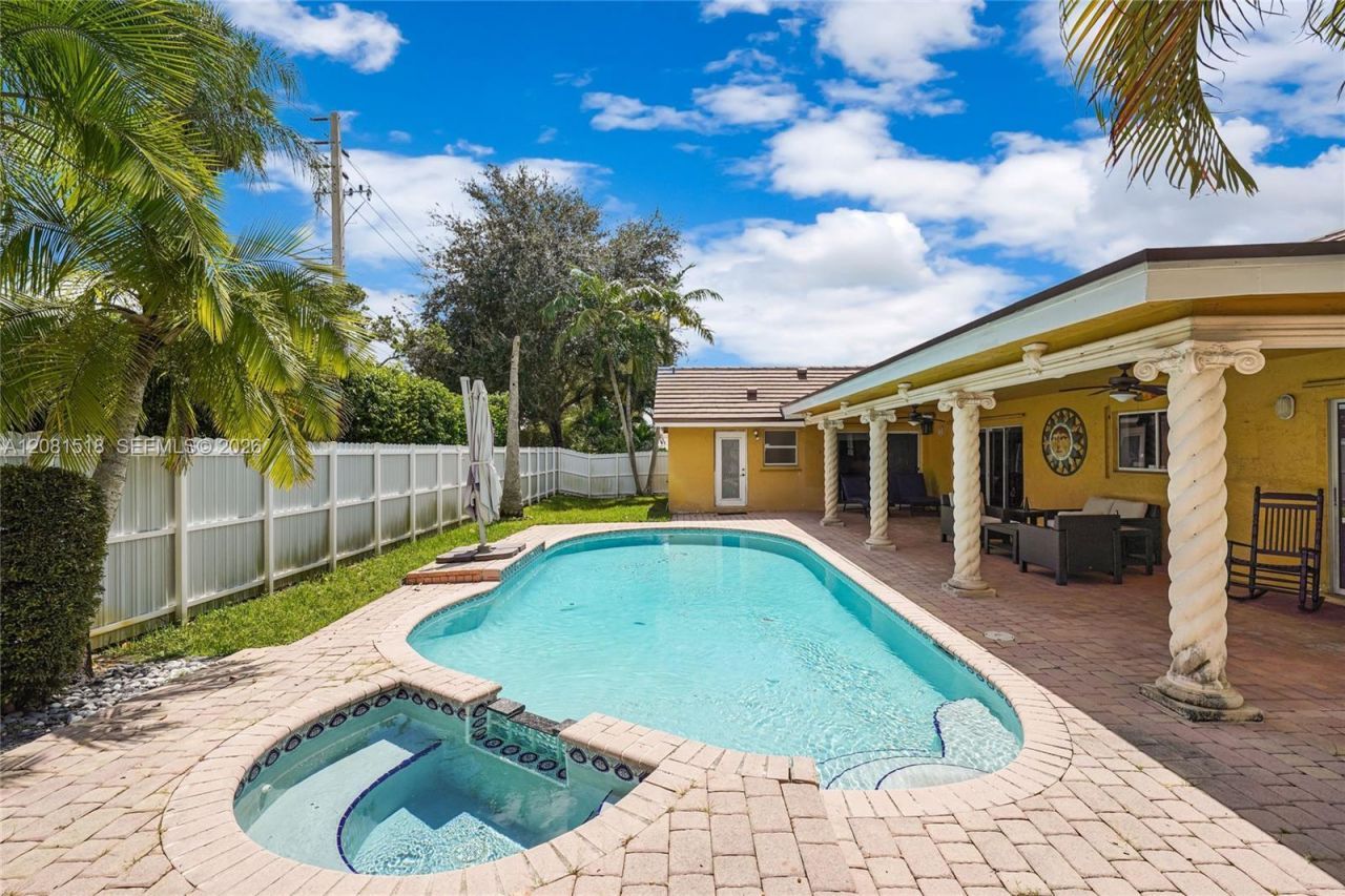 729 NW 161st Ave , Pembroke Pines, FL 33028 Photo