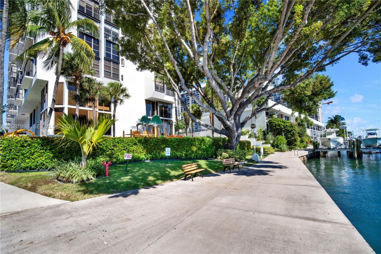 1865 Brickell Ave , Unit A1606, Miami, FL 33129 Photo