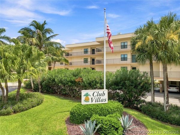 221 NE Plantation Road, Unit 207, Stuart, FL 34996