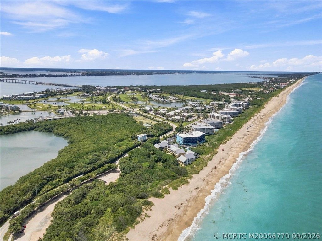 221 NE Plantation Road, Unit 207, Stuart, FL 34996 Photo