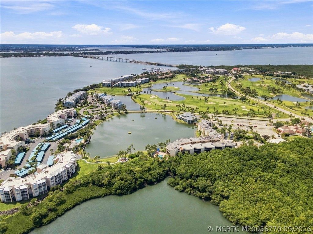 221 NE Plantation Road, Unit 207, Stuart, FL 34996 Photo