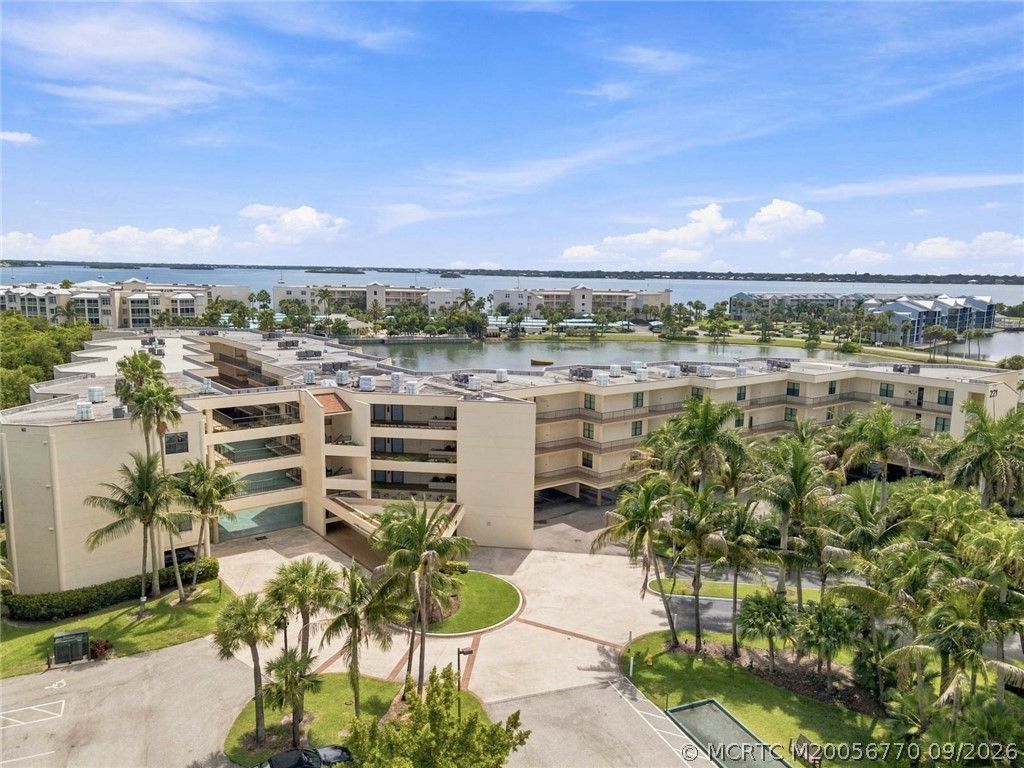 221 NE Plantation Road, Unit 207, Stuart, FL 34996 Photo