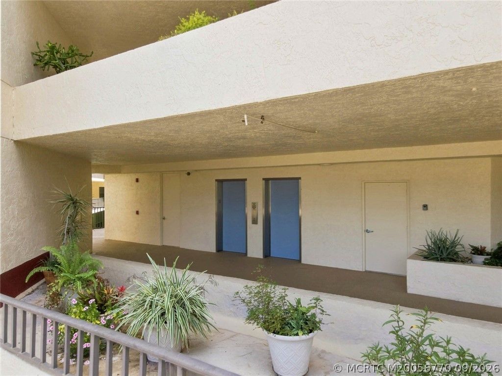 221 NE Plantation Road, Unit 207, Stuart, FL 34996 Photo