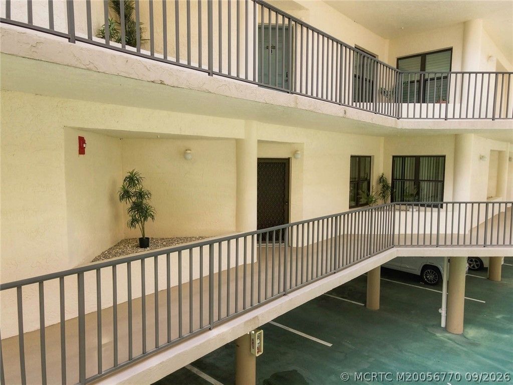 221 NE Plantation Road, Unit 207, Stuart, FL 34996 Photo