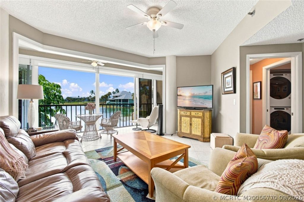 221 NE Plantation Road, Unit 207, Stuart, FL 34996 Photo