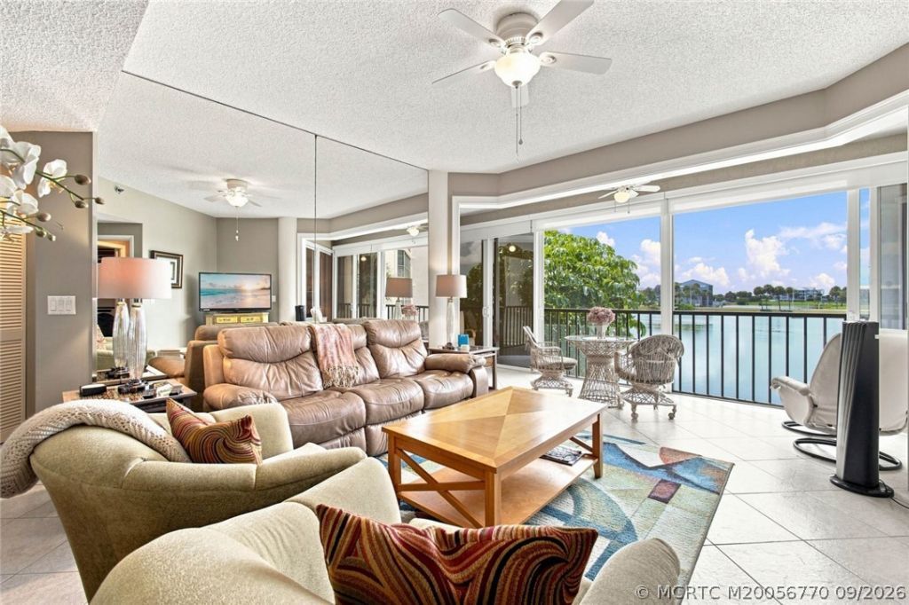 221 NE Plantation Road, Unit 207, Stuart, FL 34996 Photo
