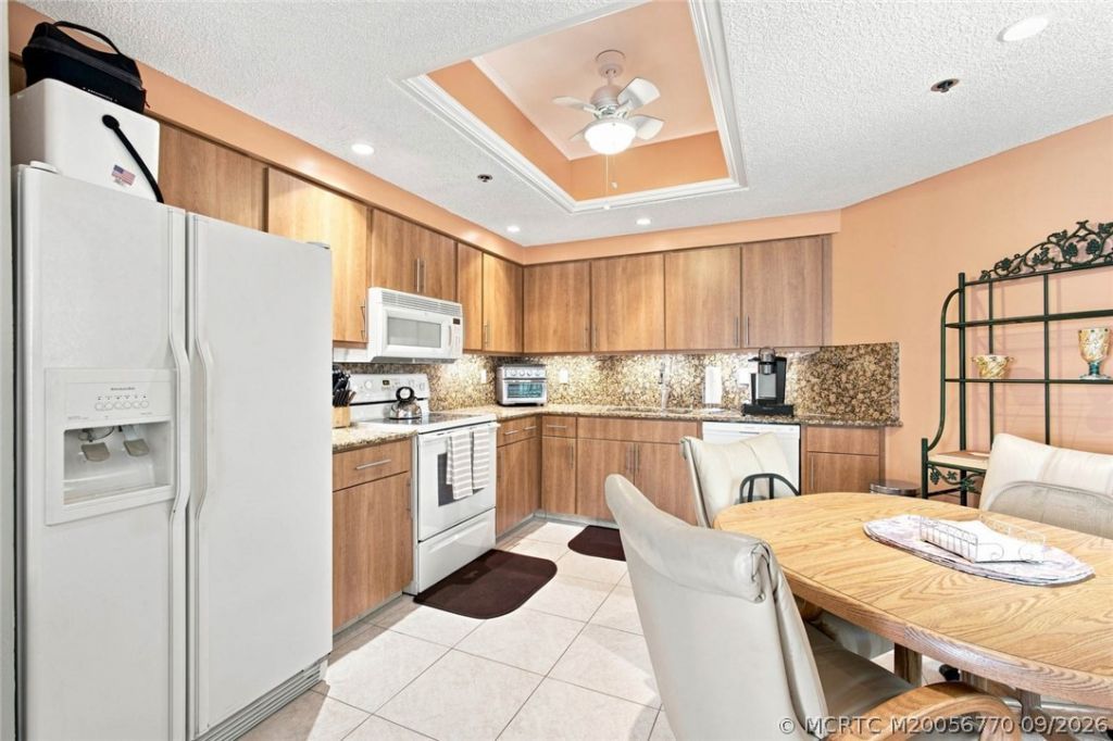221 NE Plantation Road, Unit 207, Stuart, FL 34996 Photo