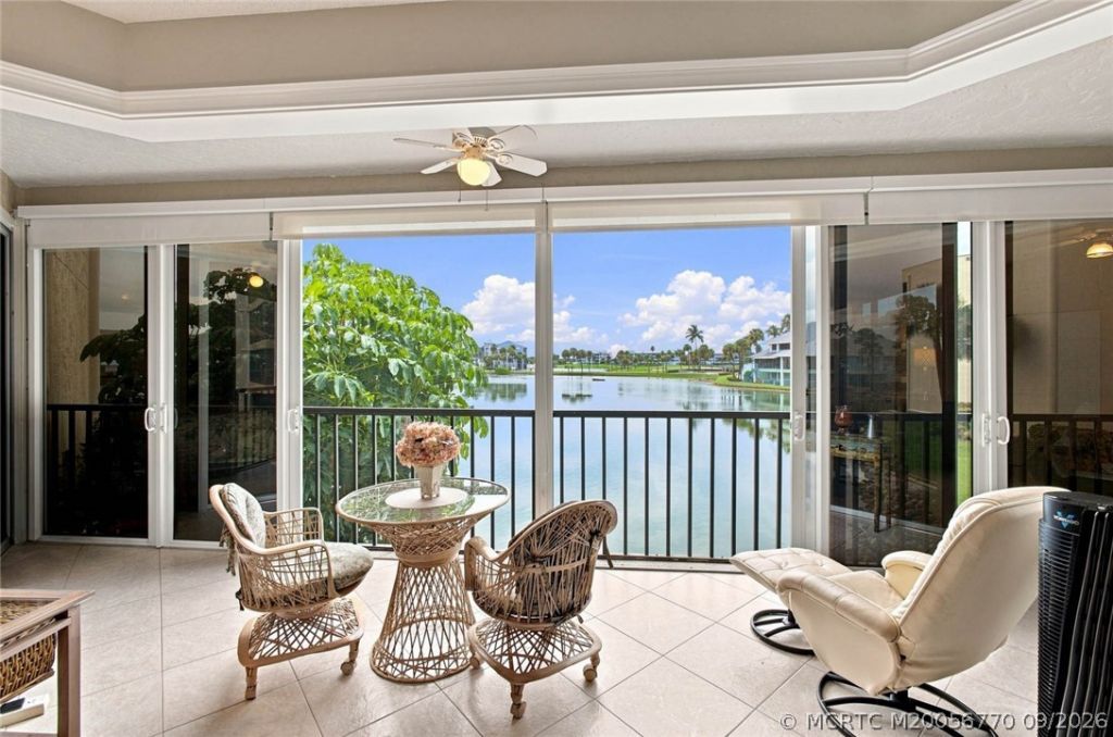 221 NE Plantation Road, Unit 207, Stuart, FL 34996 Photo