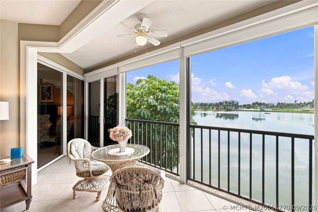 221 NE Plantation Road, Unit 207, Stuart, FL 34996 Photo