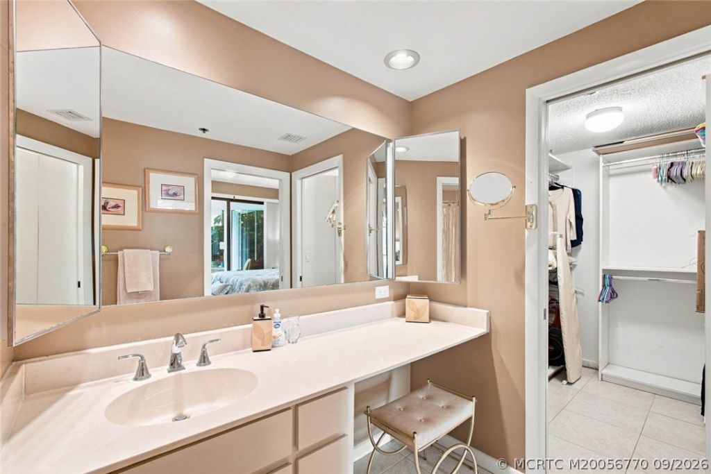 221 NE Plantation Road, Unit 207, Stuart, FL 34996 Photo
