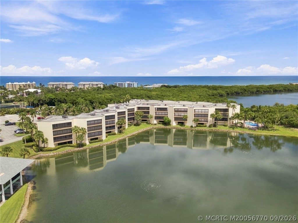 221 NE Plantation Road, Unit 207, Stuart, FL 34996 Photo