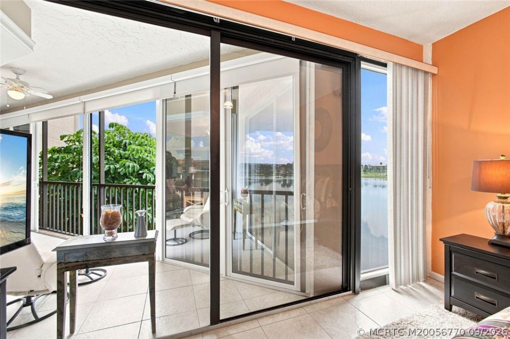 221 NE Plantation Road, Unit 207, Stuart, FL 34996 Photo
