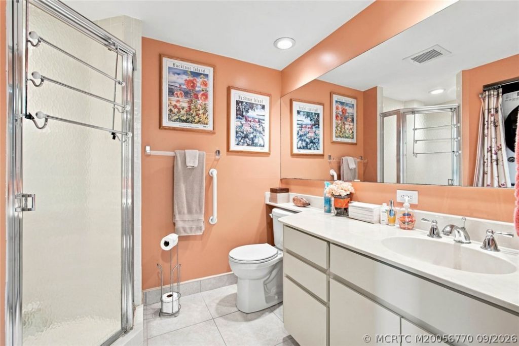 221 NE Plantation Road, Unit 207, Stuart, FL 34996 Photo