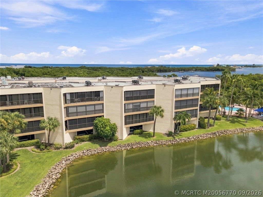 221 NE Plantation Road, Unit 207, Stuart, FL 34996 Photo