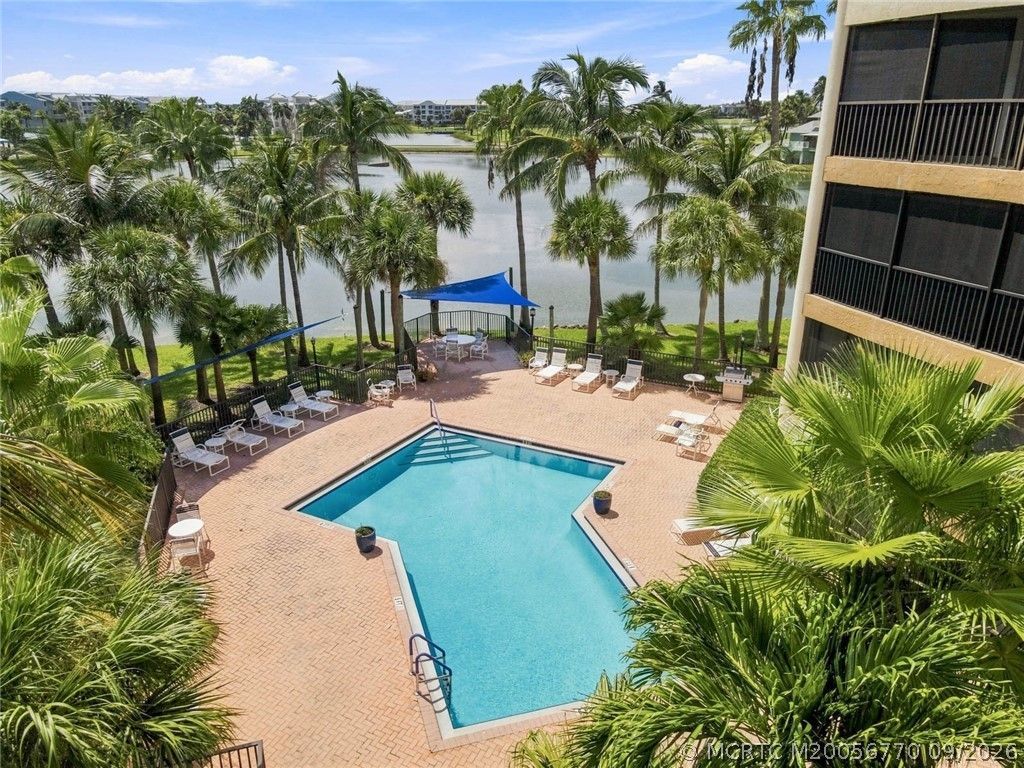 221 NE Plantation Road, Unit 207, Stuart, FL 34996 Photo