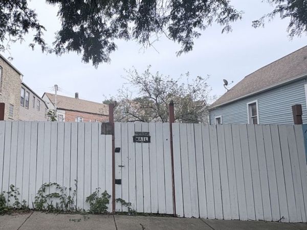 4537 S Laflin Street , Chicago, IL 60609