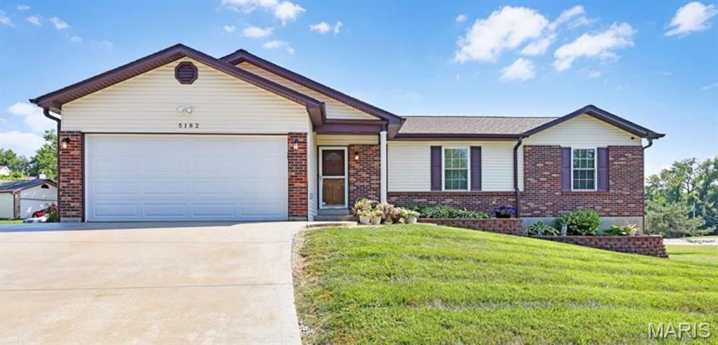 5182 Bristol Rock Road, Florissant, MO 63033 Main Photo