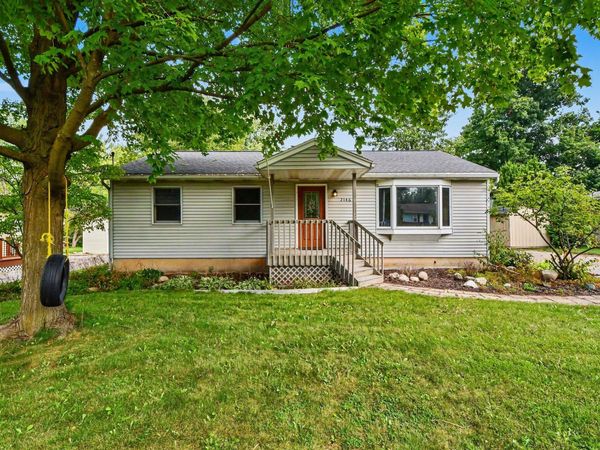 2146 Engleside Drive SE, Grand Rapids, MI 49546