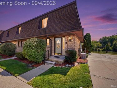 25200 Quarter Deck Street, Harrison Township, Mi 48045