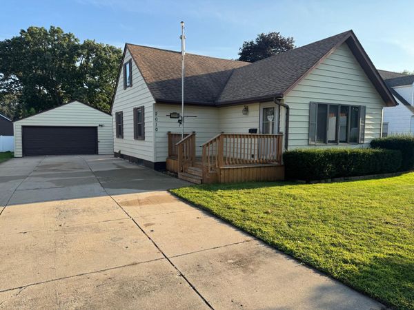 2010 3rd Avenue NE, Austin, MN 55912
