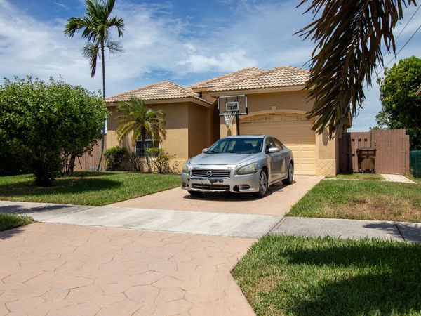 237 SW 8TH Street, Deerfield Beach, FL 33441