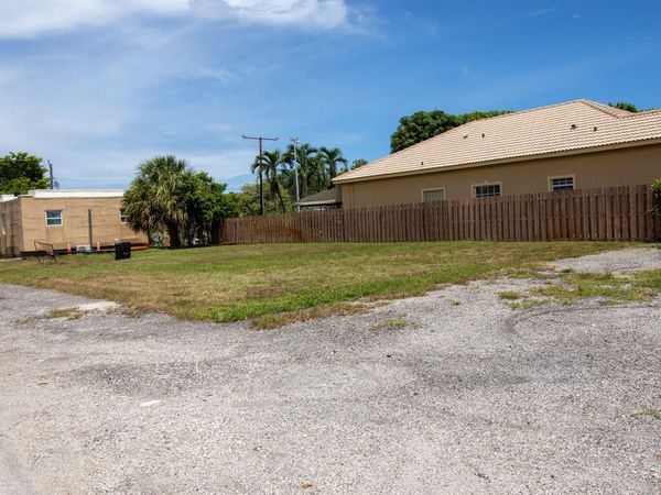 243 SW 8TH Street, Deerfield Beach, FL 33441