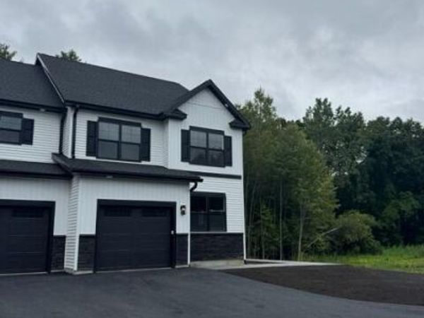 471 B Grooms Road, Clifton Park, NY 12065