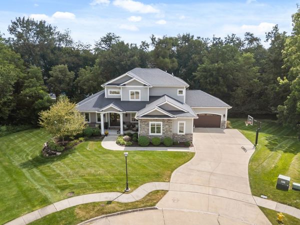 3965 Black Bear Pointe , Waukee, IA 50263