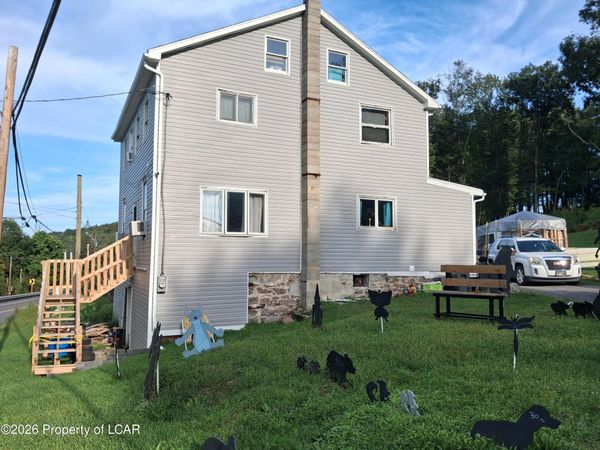 665 Pine Creek Drive, Barnesville, PA 18214