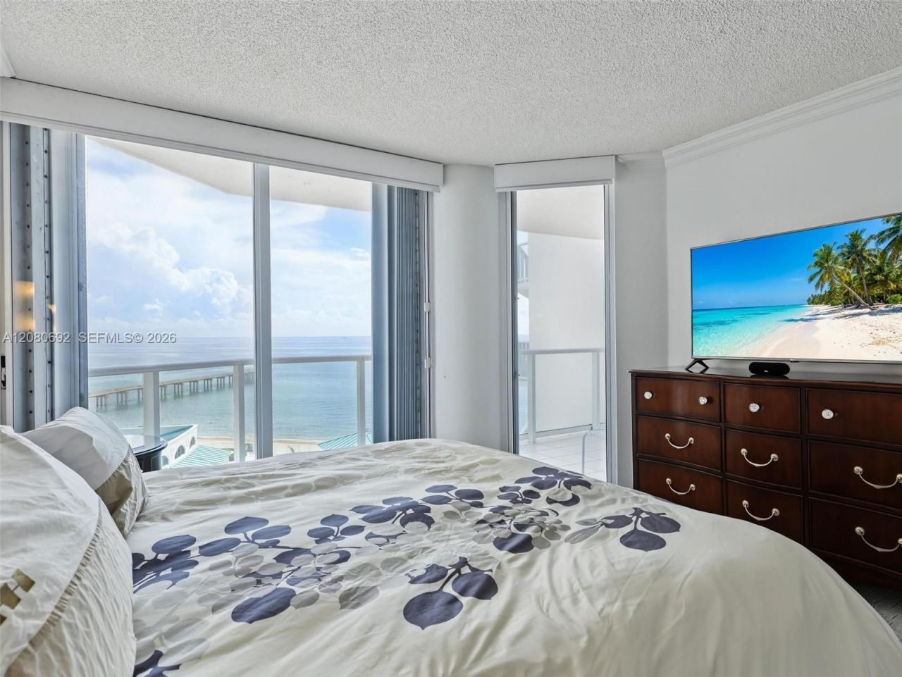 16445 Collins Ave , Unit 825, Sunny Isles Beach, FL 33160 Photo