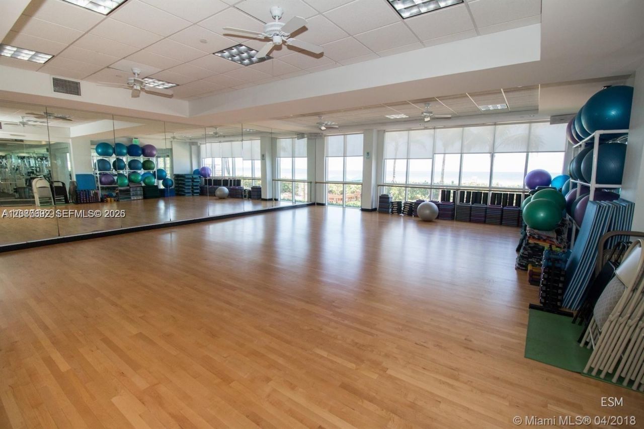 16445 Collins Ave , Unit 825, Sunny Isles Beach, FL 33160 Photo